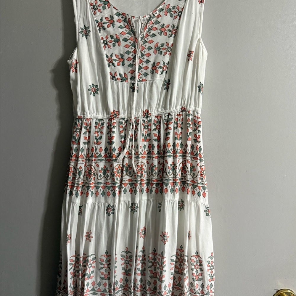 Chic White Floral Midi Dress